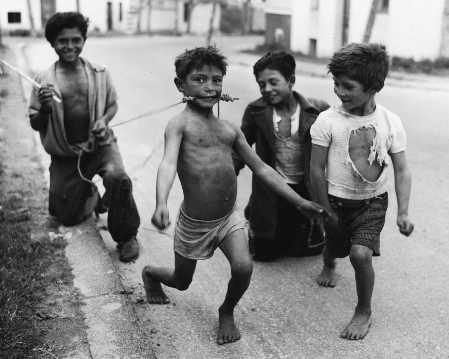 Enfants jouant au cheval (Children playing the horse)