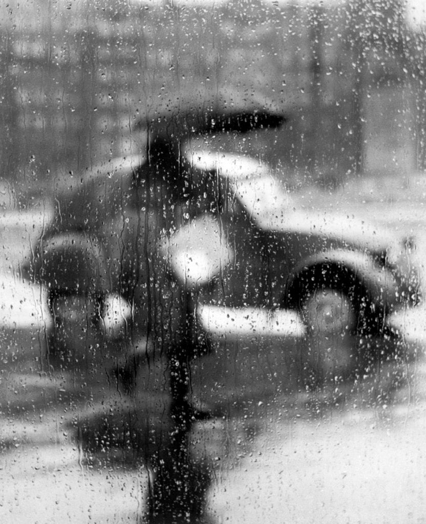 La 2 CV sous la pluie, Paris