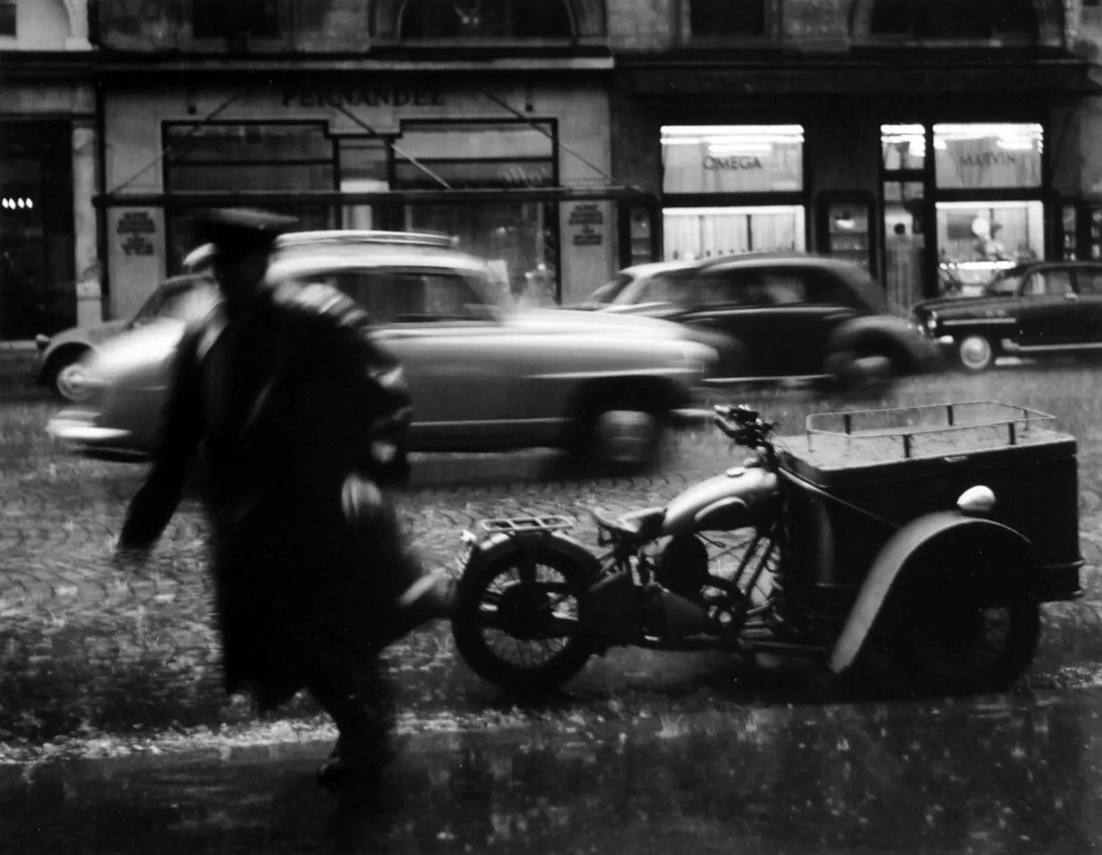 Le triporteur, rue de la Paix, Paris